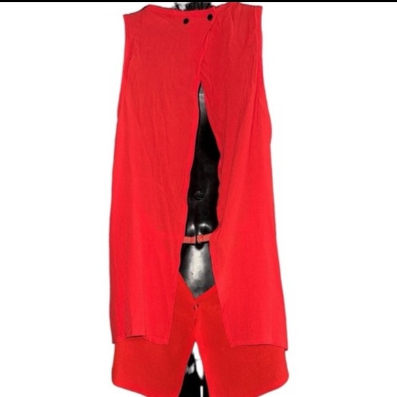 Woman’s Lemieux Red Two Tier Keyhole Tank Top - Picture 3 of 5